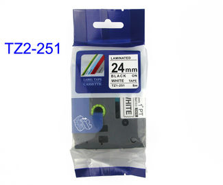 Черным по белому прокатанная кассета тесемки TZ2-251 ярлыка, ЛЮБИМЧИК и прокатанная длина 8m